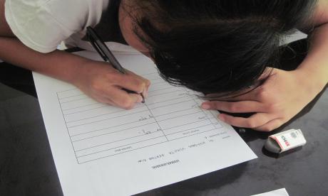 Lomba Nyurat Sastra Bali dengan Nunjuk Lakar Basa (Bumbu Bali)