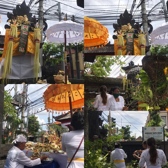 UPACARA PIODALAN DI PADMASANA KANTOR KELURAHAN KESIMAN