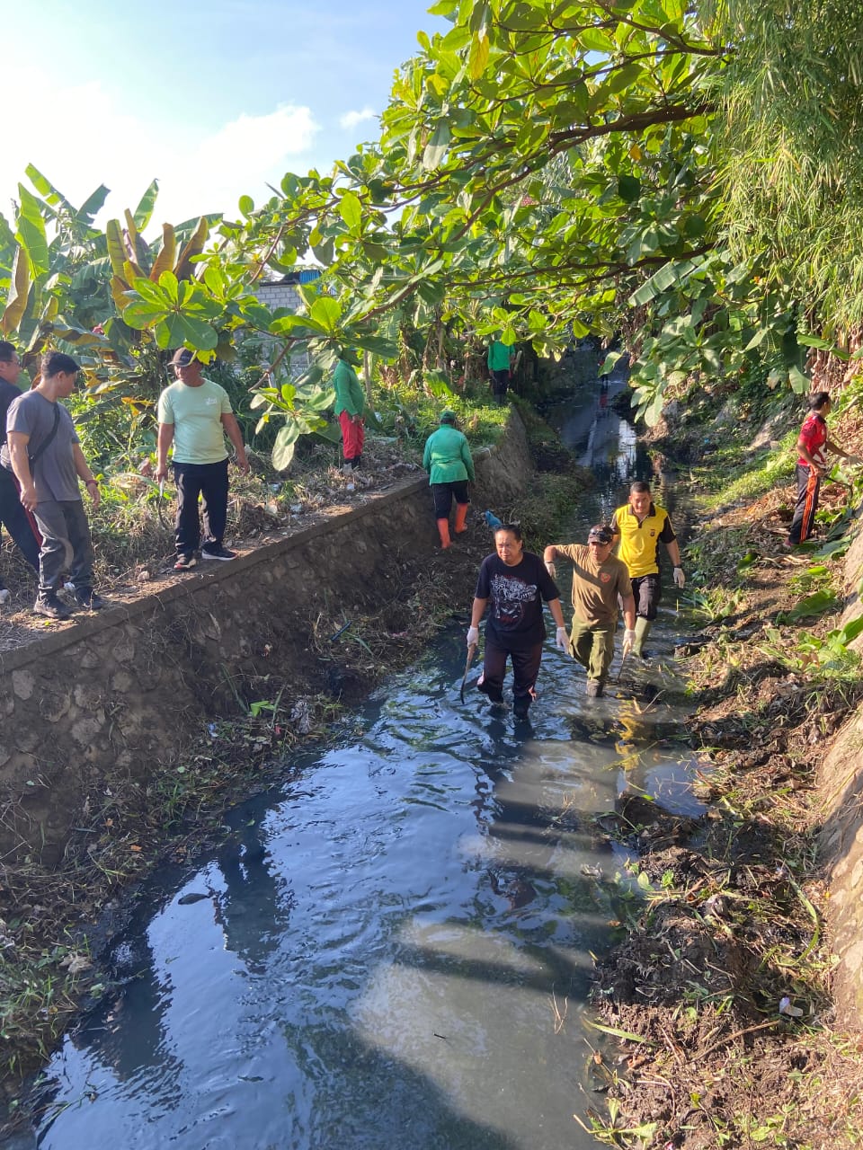 Giat Kerja Bakti Penanganan Dampak Banjir di Kelurahan Kesiman